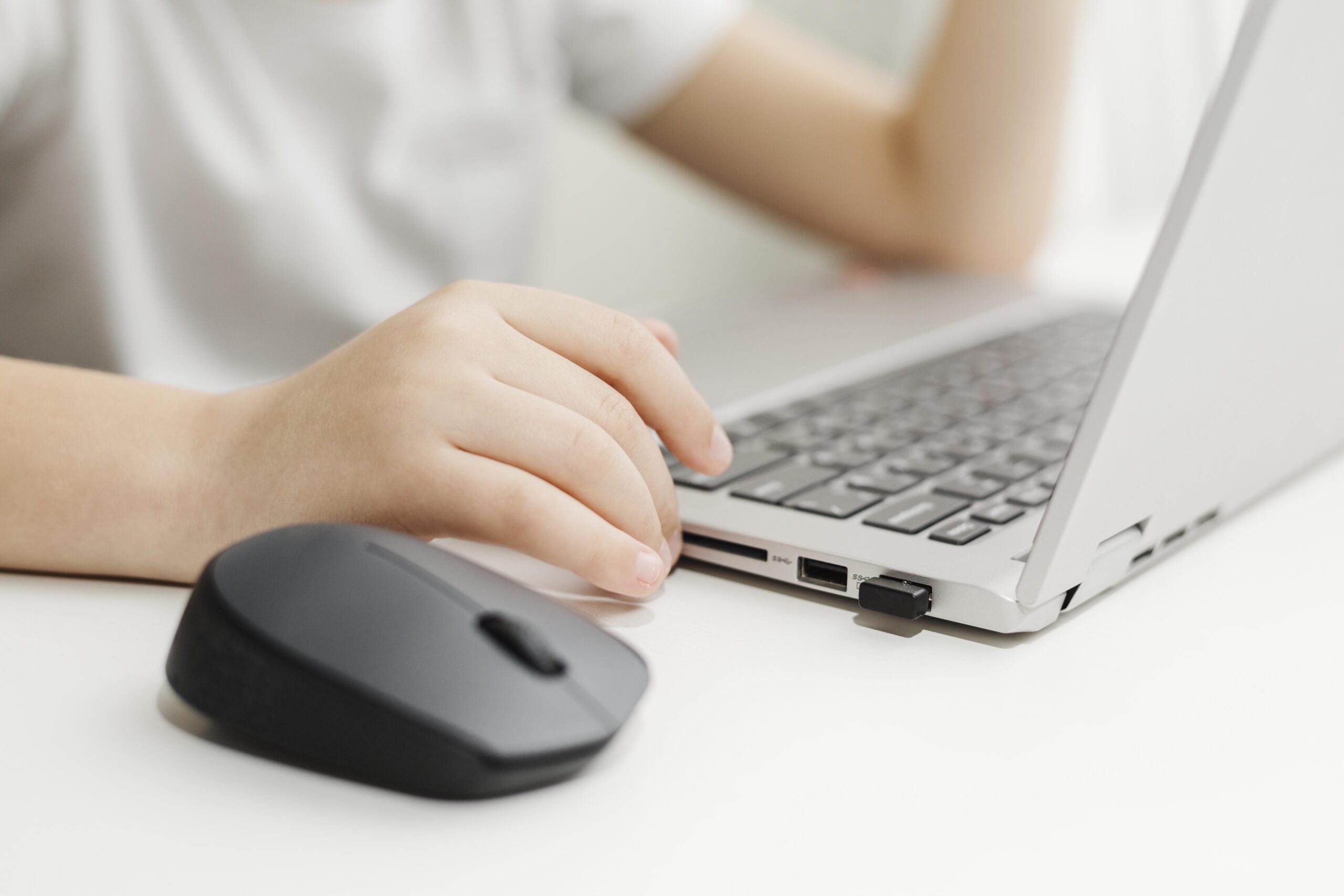 man at dek with laptop and mouse